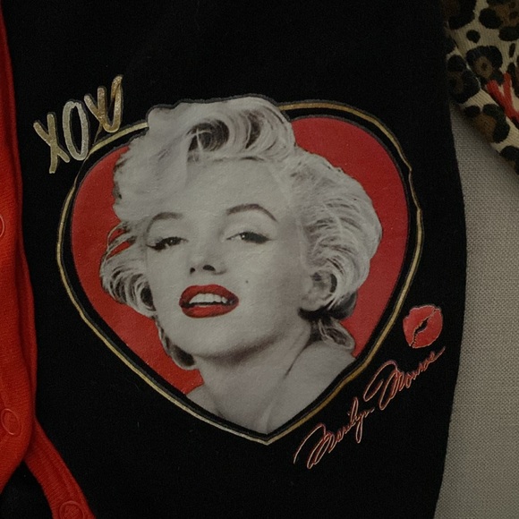 Marilyn Monroe OXOX Snap-Up Footie 3-6 Months - Picture 5 of 9